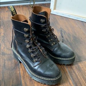 Doc Martens Leona boots